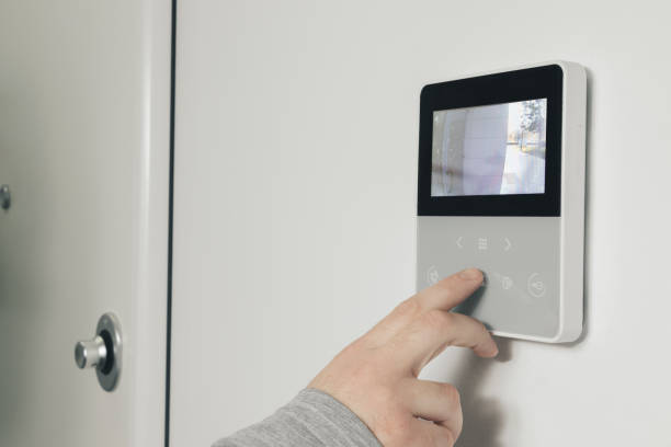 FINGER PRESSING THE OPEN BUTTON OF A HOME PHONE WITH VIDEO